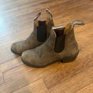 Women size 9 Blundstones